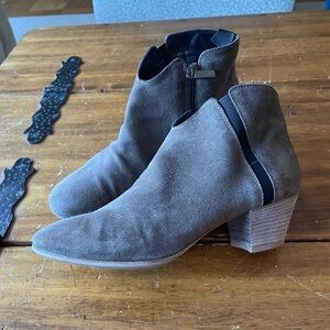 Aquatalia Suede Ankle Boots Side-Zip Booties Taupe Beige Tan Sz 8.5